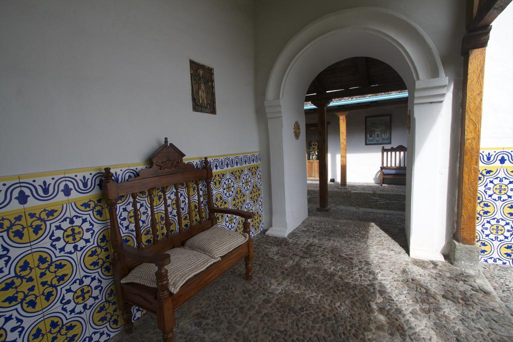 Las Palmeras Inn Отавало Екстер'єр фото