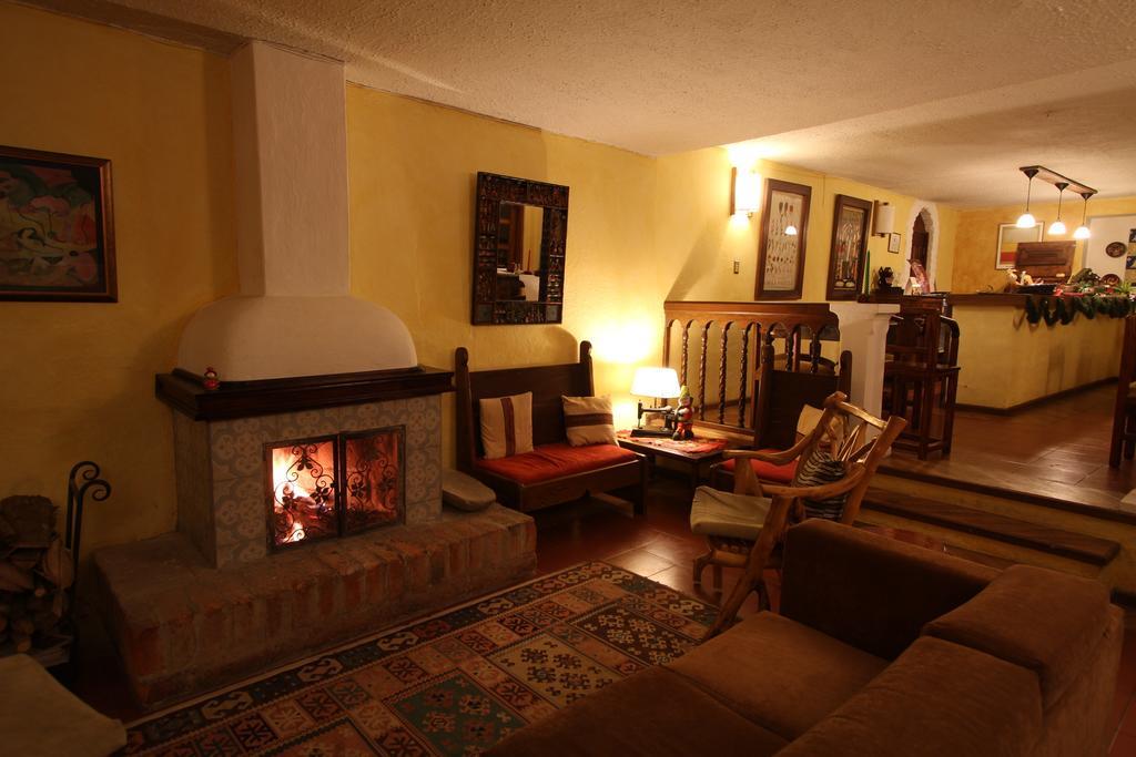Las Palmeras Inn Отавало Екстер'єр фото