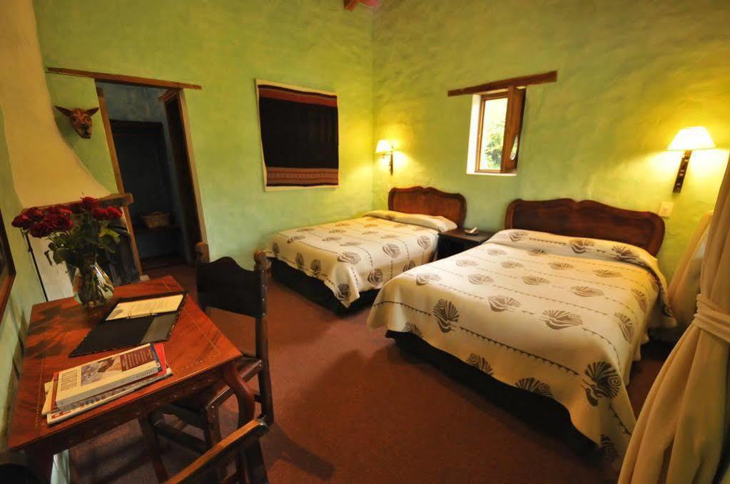 Las Palmeras Inn Отавало Екстер'єр фото
