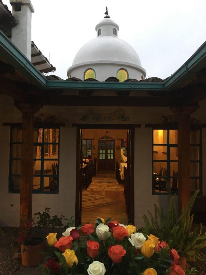 Las Palmeras Inn Отавало Екстер'єр фото