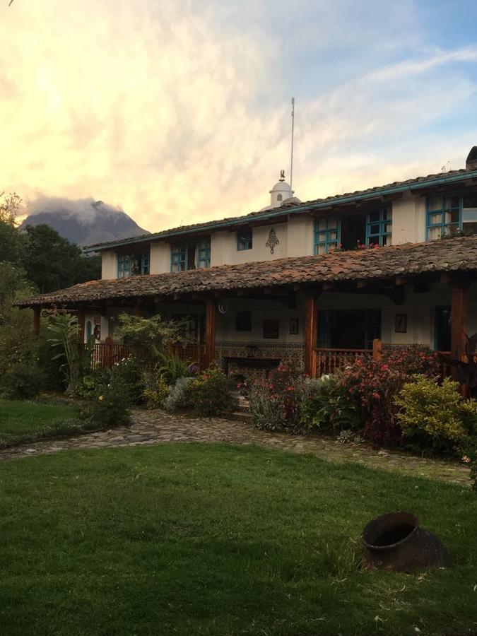 Las Palmeras Inn Отавало Екстер'єр фото